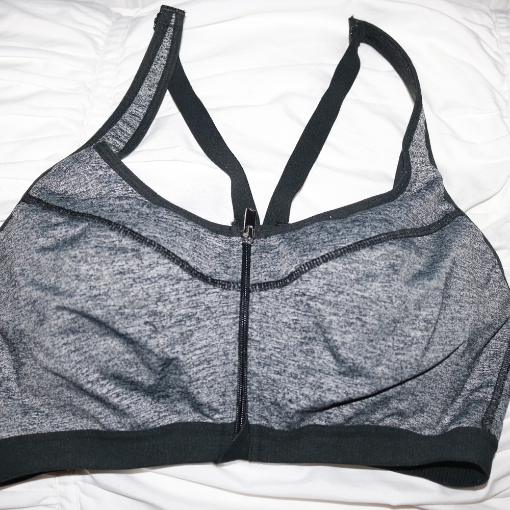 Victoria Secret Sport Bra Size 36C ONLY WORE ONCE